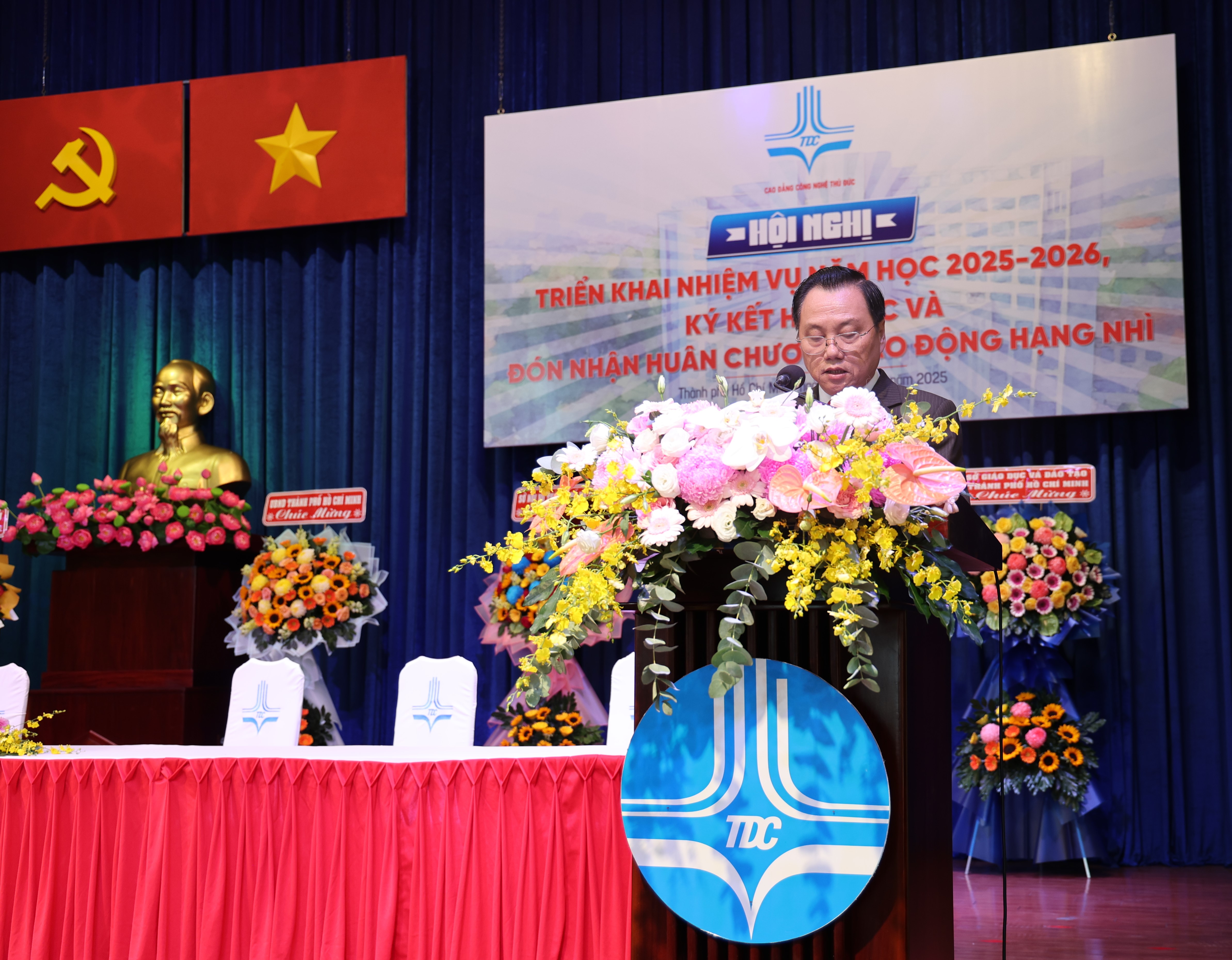 Hội nghị triển khai nhiệm vụ năm học 2025 – 2026, ký kết hợp tác và đón nhận Huân chương Lao động Hạng Nhì